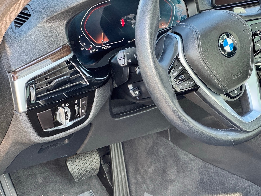 2022 BMW 530I - Image 17