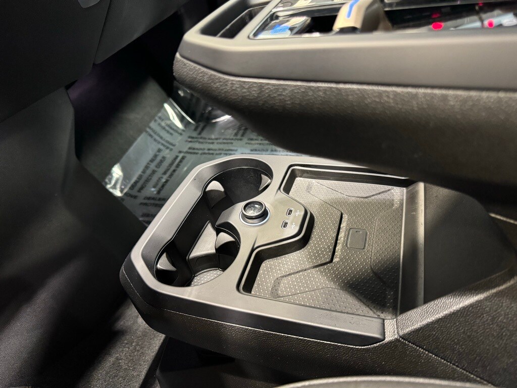 2025 BMW IX - Image 11