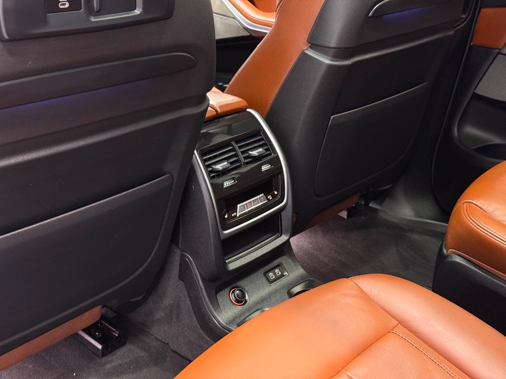 2022 BMW X7 - Image 25