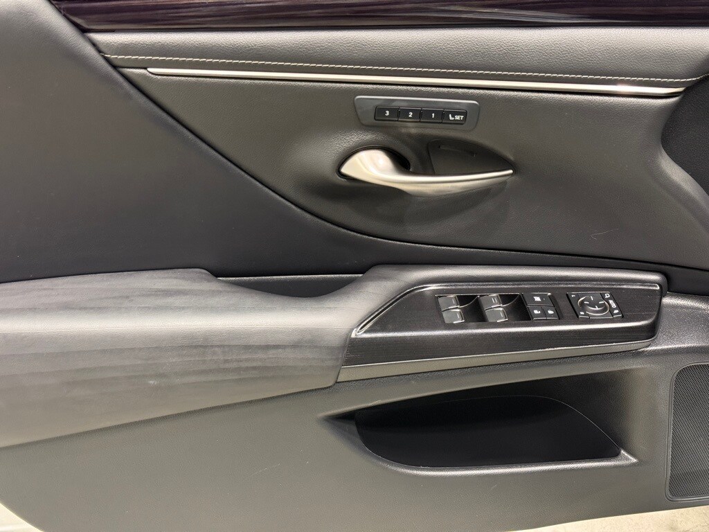 2021 LEXUS ES - Image 17