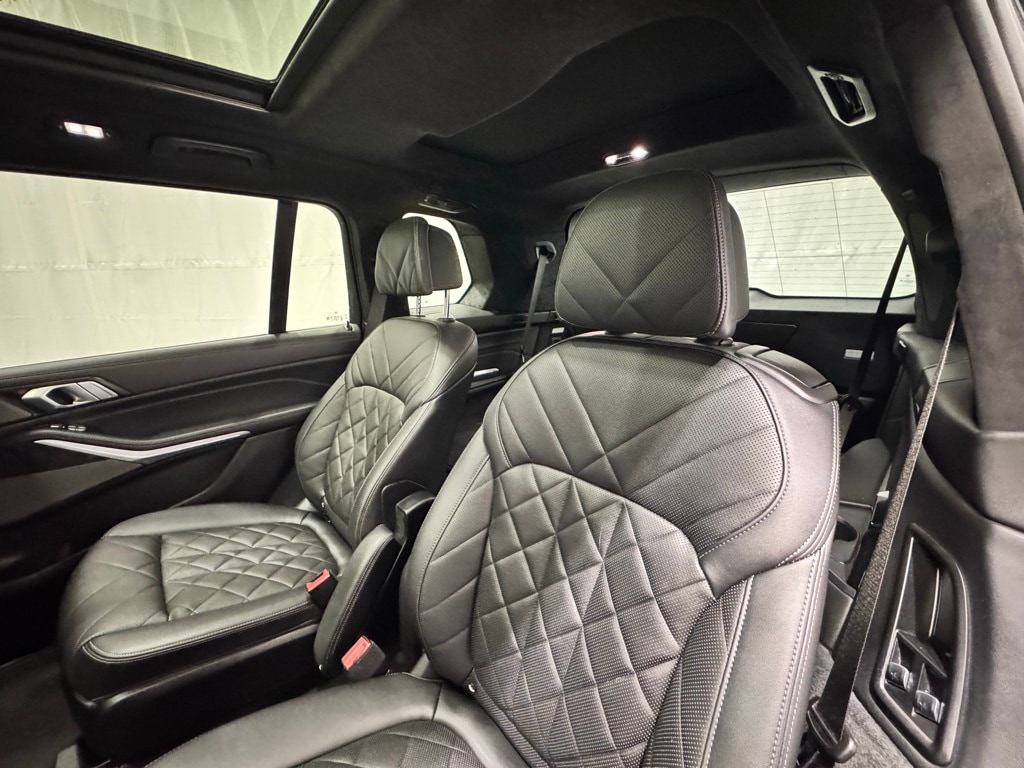 2024 BMW X7 - Image 24
