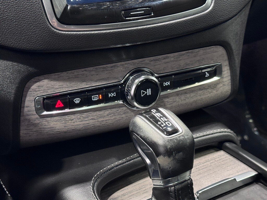 2022 VOLVO XC90 - Image 13