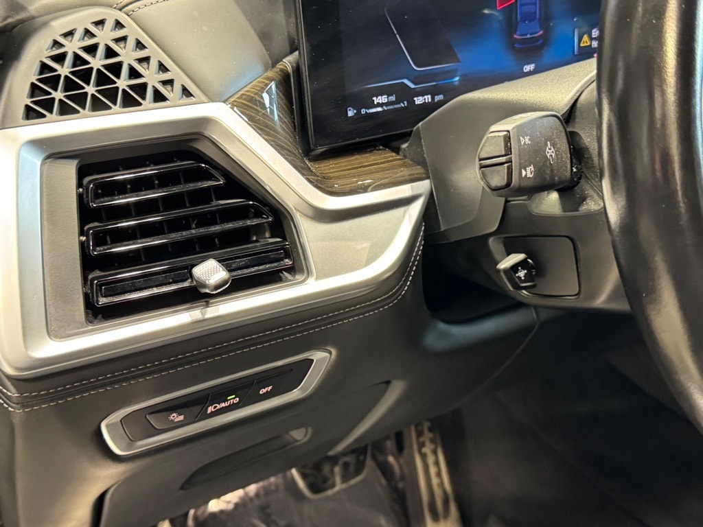 2024 BMW X7 - Image 16