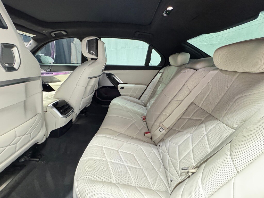 2023 BMW 760I - Image 24