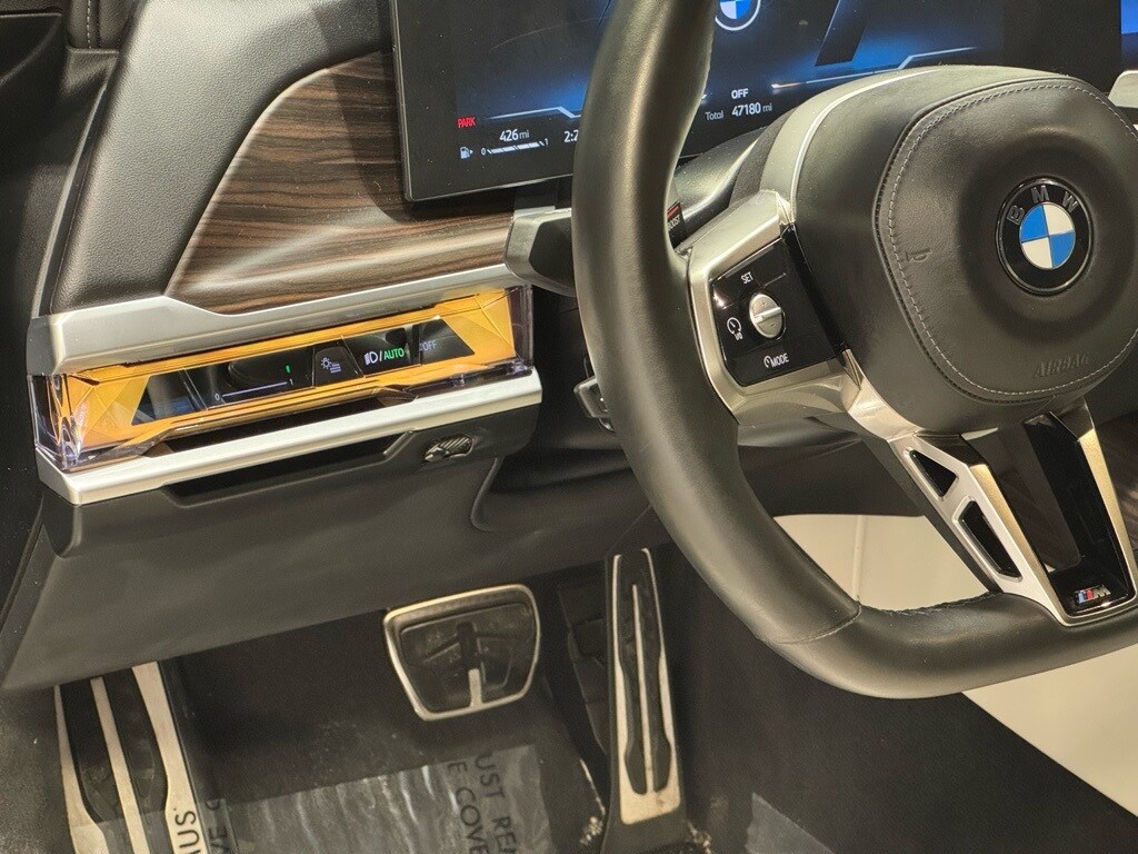 2023 BMW 740I - Image 15