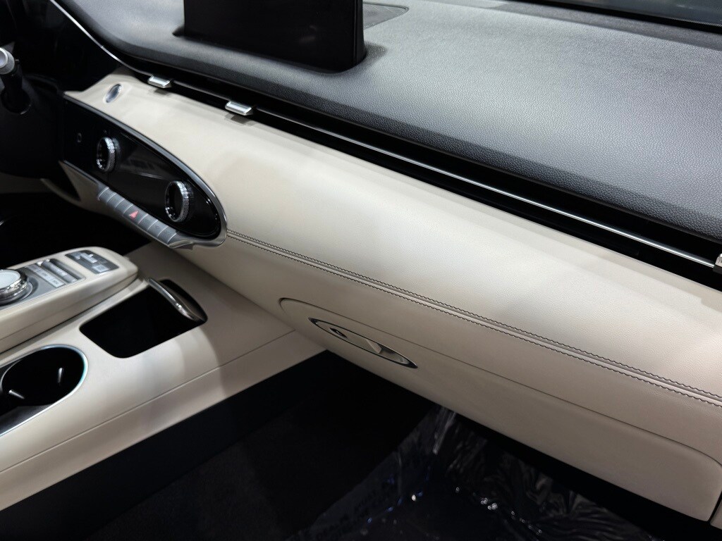 2024 GENESIS GV70 - Image 27