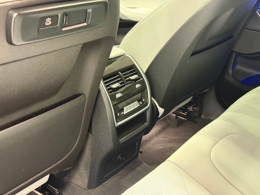 2023 BMW X6 - Image 25