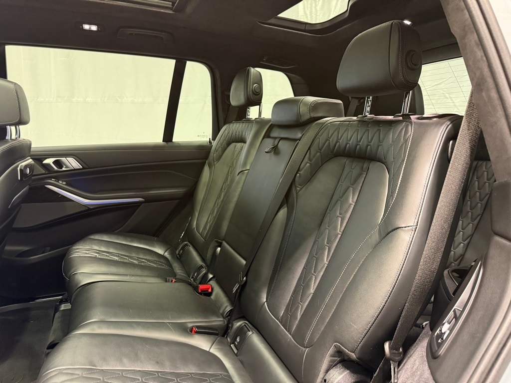 2025 BMW X7 - Image 20