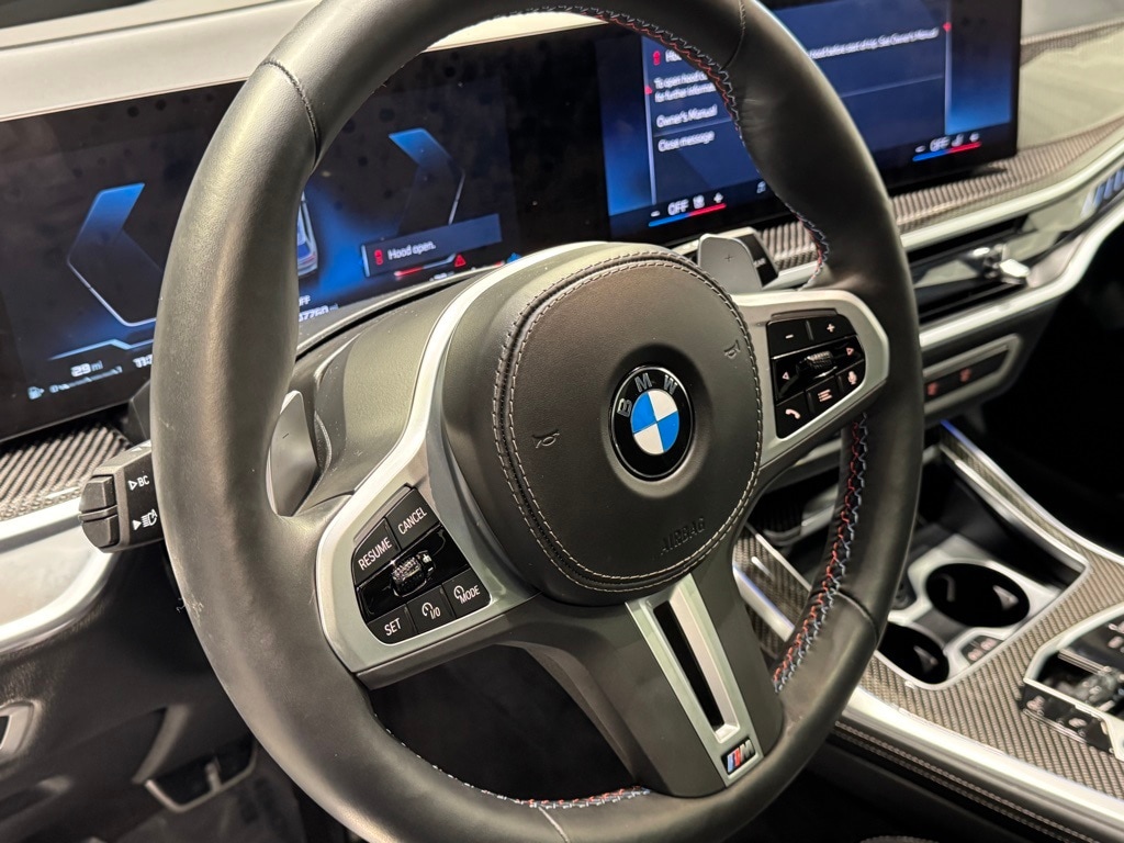 2025 BMW X7 - Image 17