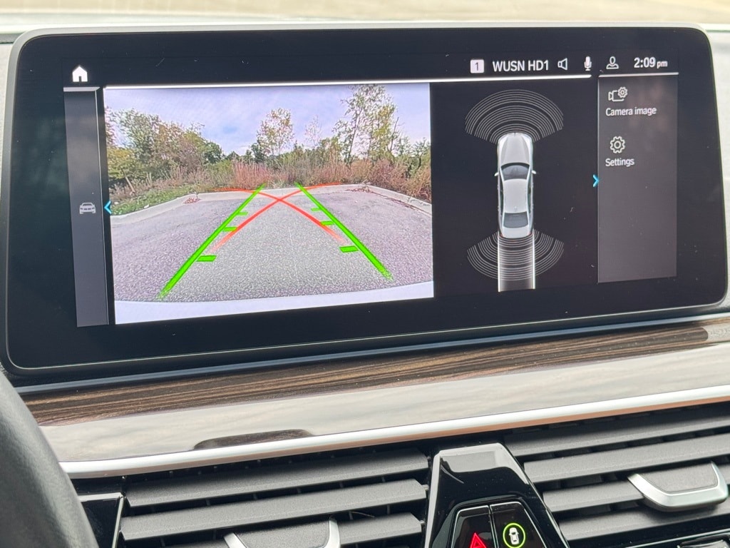 2023 BMW 530E - Image 11