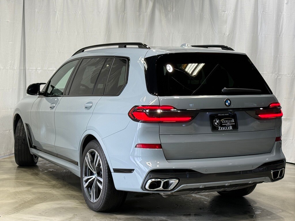 2025 BMW X7 - Image 5