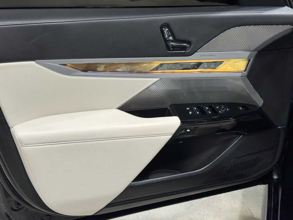 2023 BMW 740I - Image 16