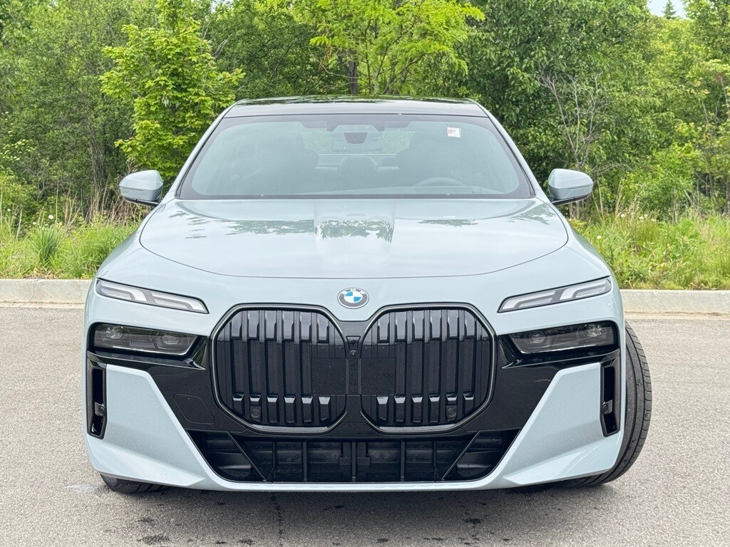 2025 Bmw 760i xDrive photo 2