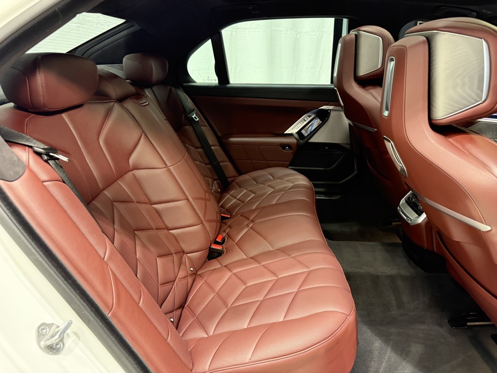 2024 BMW 760I - Image 26