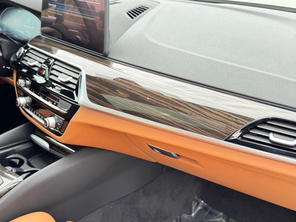 2023 BMW 530E - Image 28