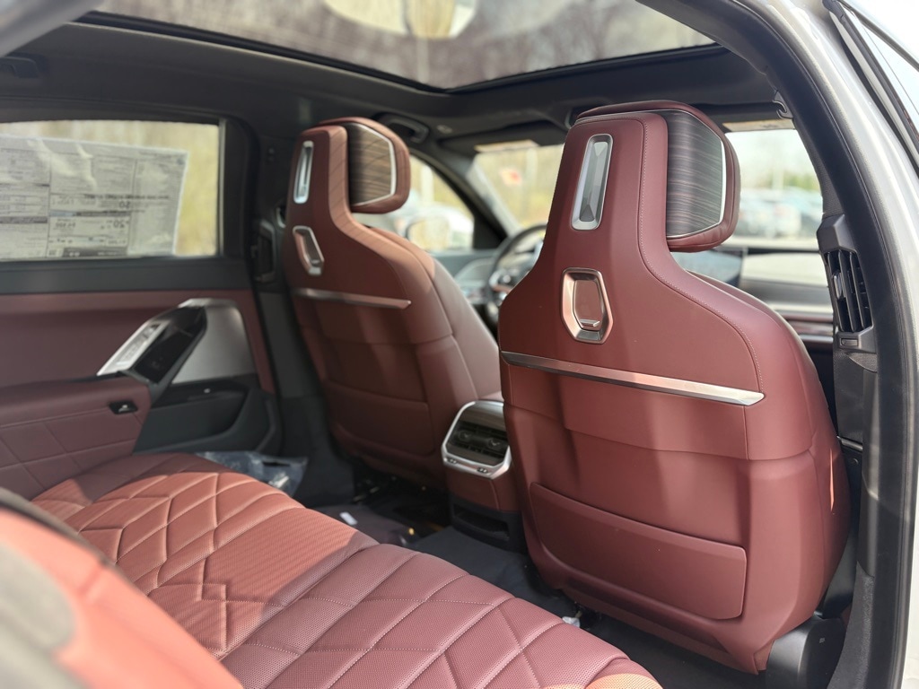 2025 BMW 760I - Image 21