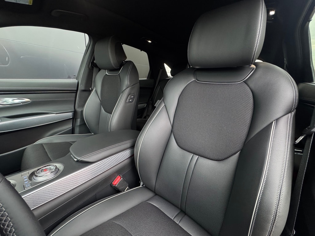 2024 GENESIS GV70 - Image 21