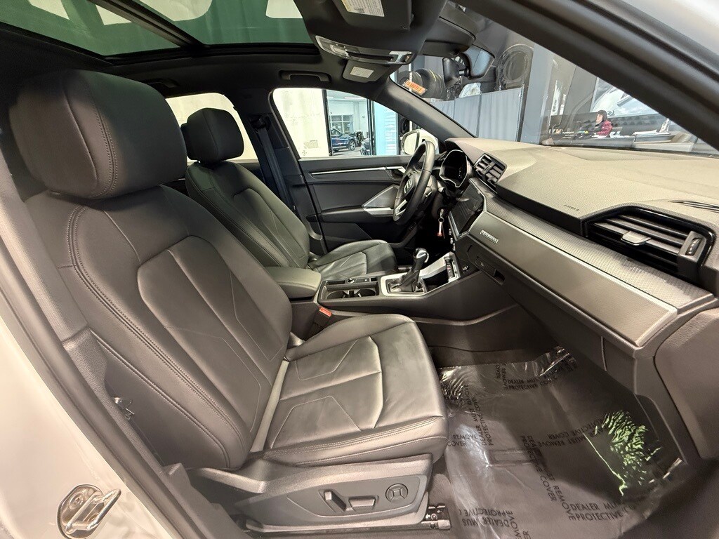 2025 AUDI Q3 - Image 27