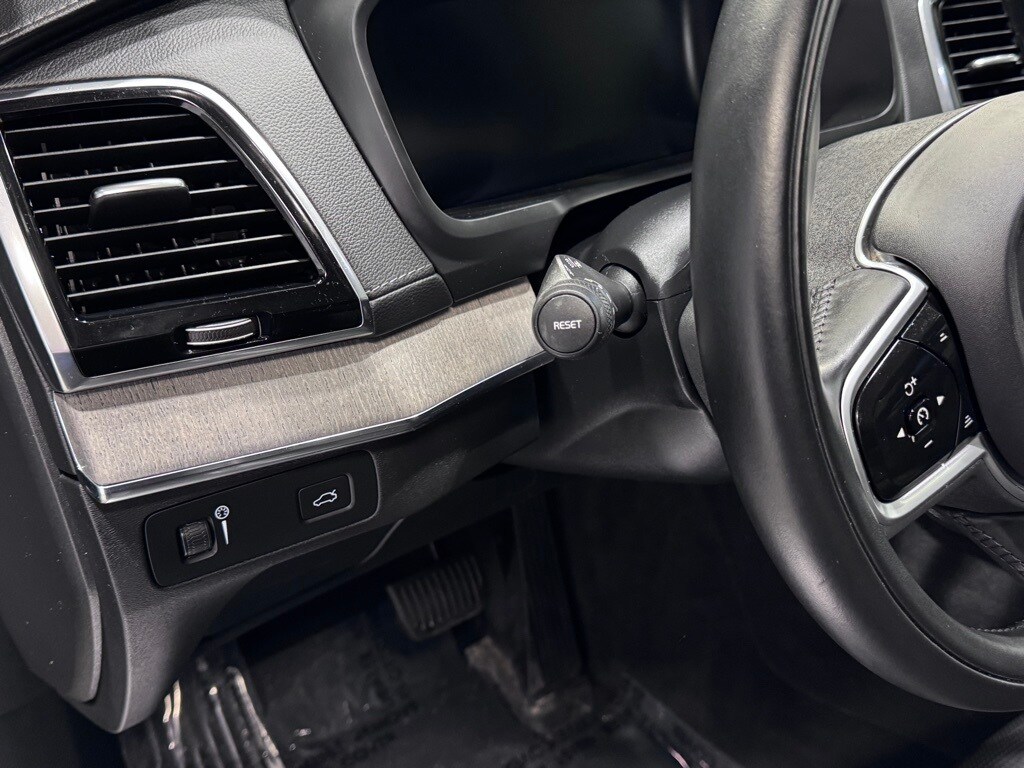 2022 VOLVO XC90 - Image 16