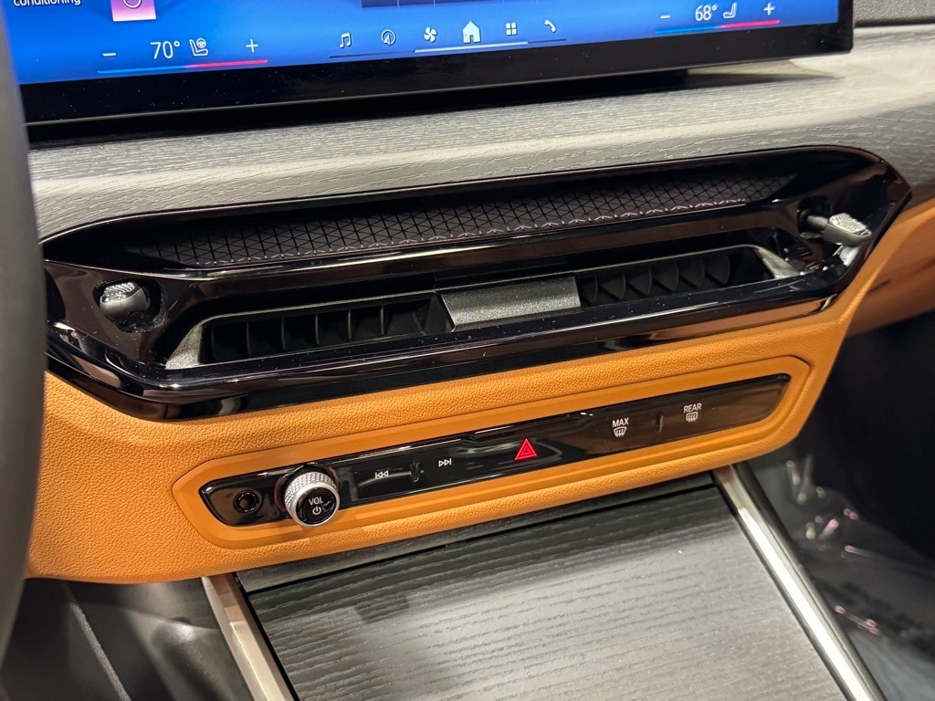 2025 BMW 330I - Image 17