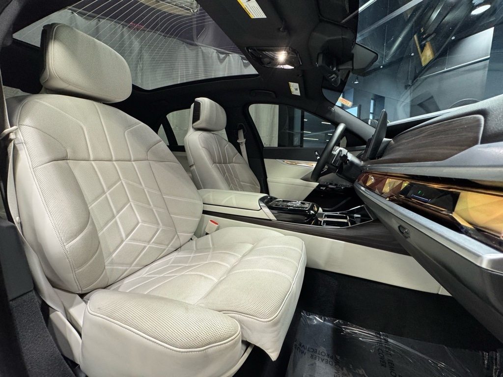 2023 BMW 740I - Image 25