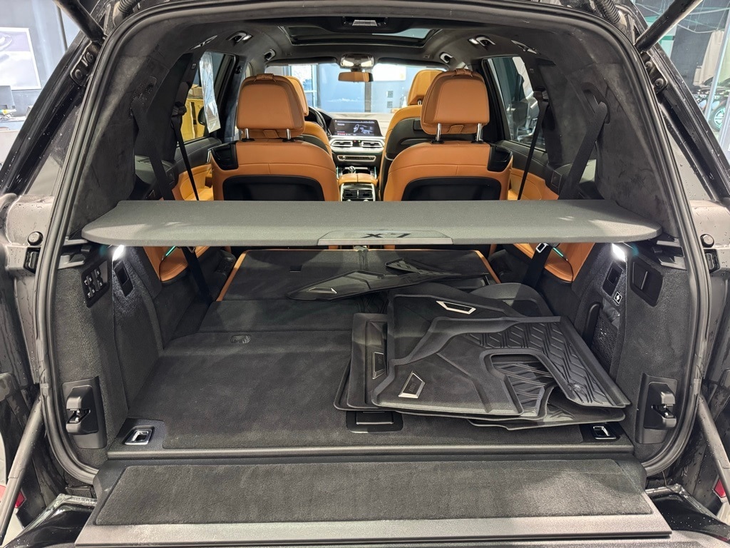 2022 BMW X7 - Image 31