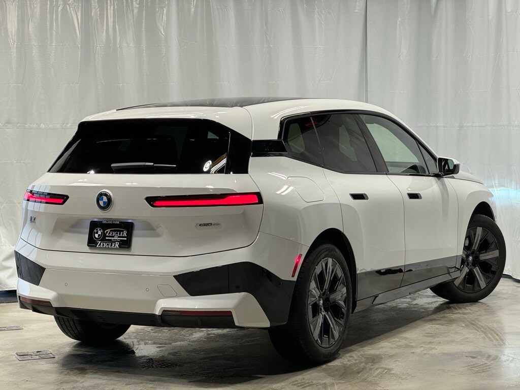 2025 BMW IX - Image 6