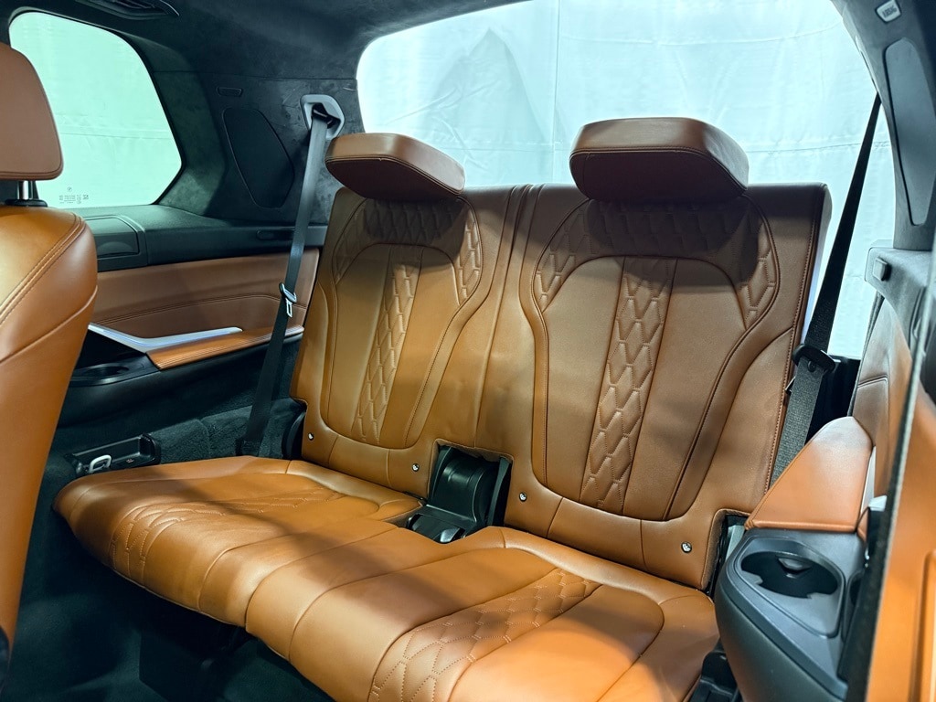 2022 BMW X7 - Image 28
