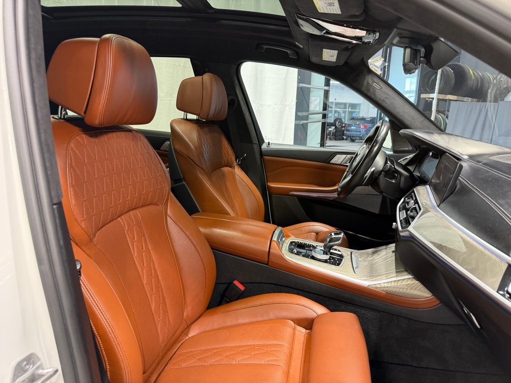 2022 BMW X7 - Image 29
