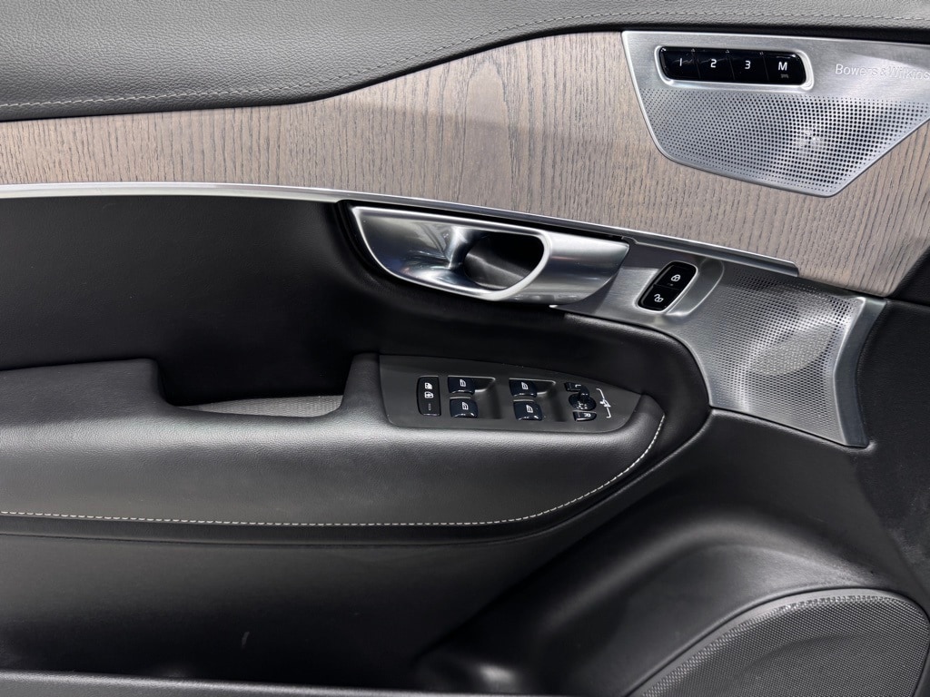 2022 VOLVO XC90 - Image 18