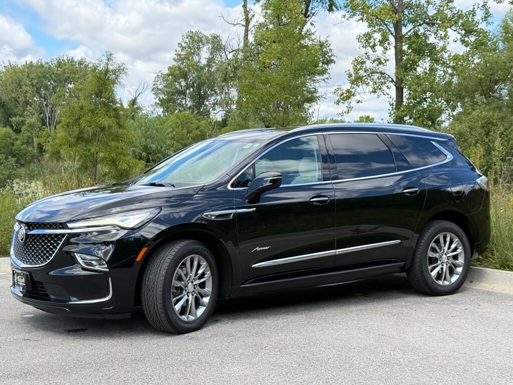2022 Buick Enclave Avenir photo 3