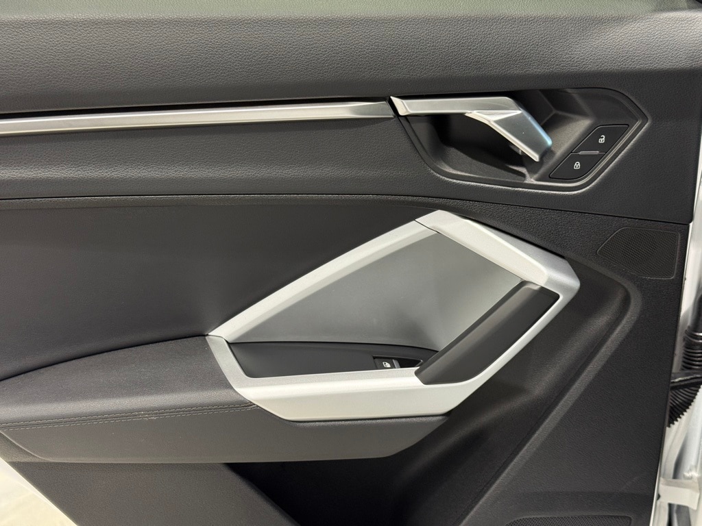 2025 AUDI Q3 - Image 19