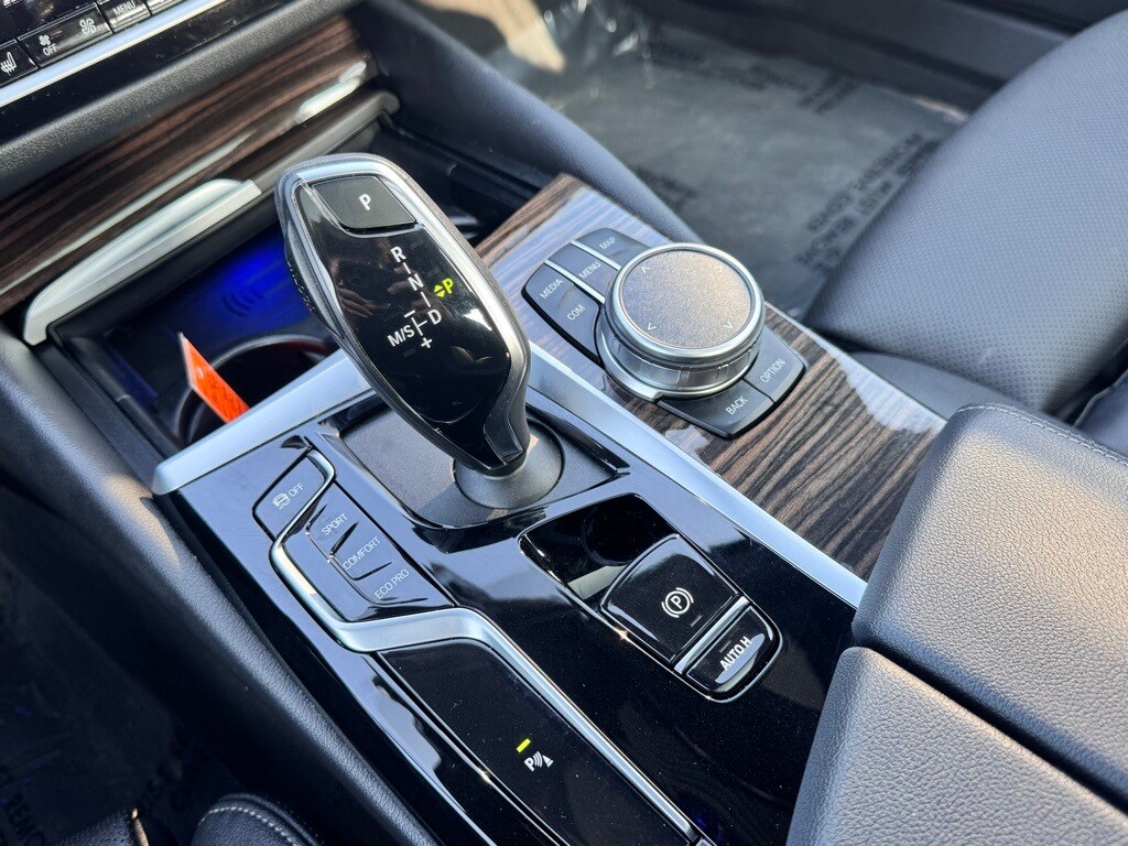 2022 BMW 530I - Image 10