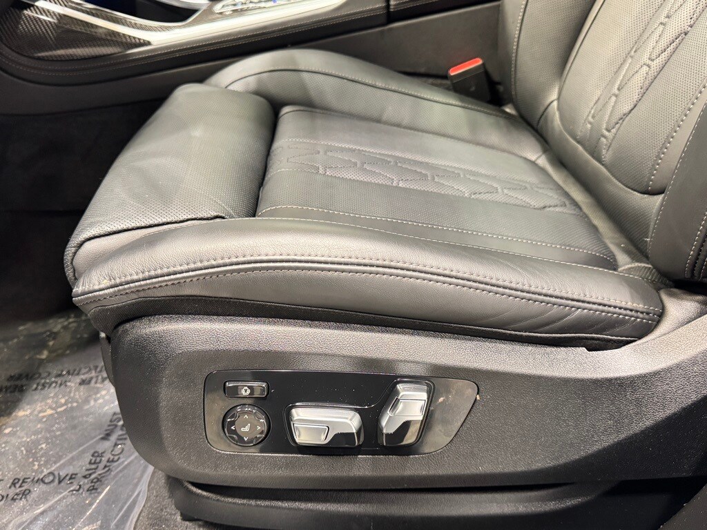 2025 BMW X7 - Image 20