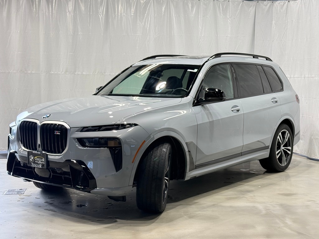 2025 BMW X7 - Image 3