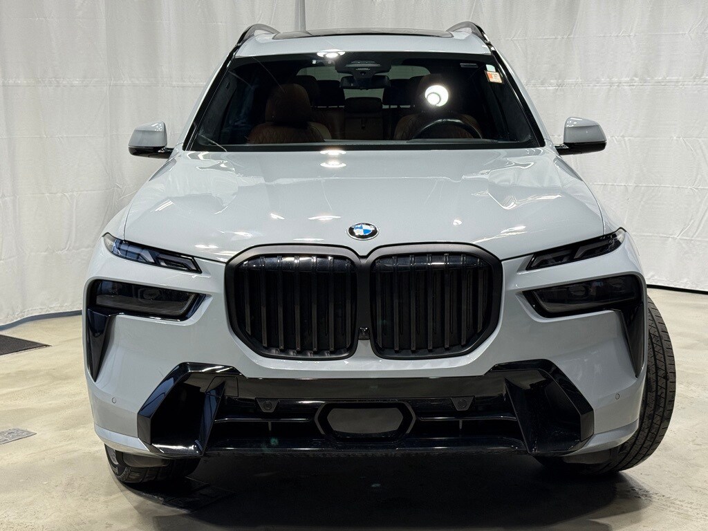 2023 BMW X7 - Image 2