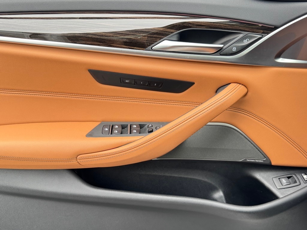 2023 BMW 530E - Image 18