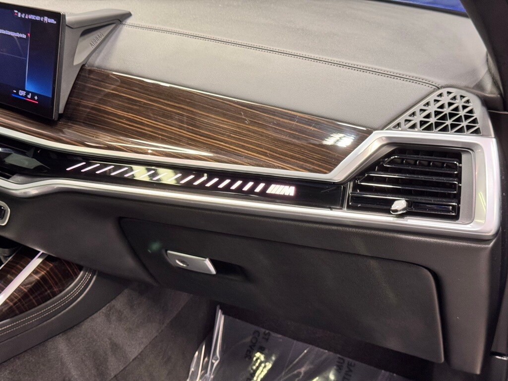 2024 BMW X7 - Image 28