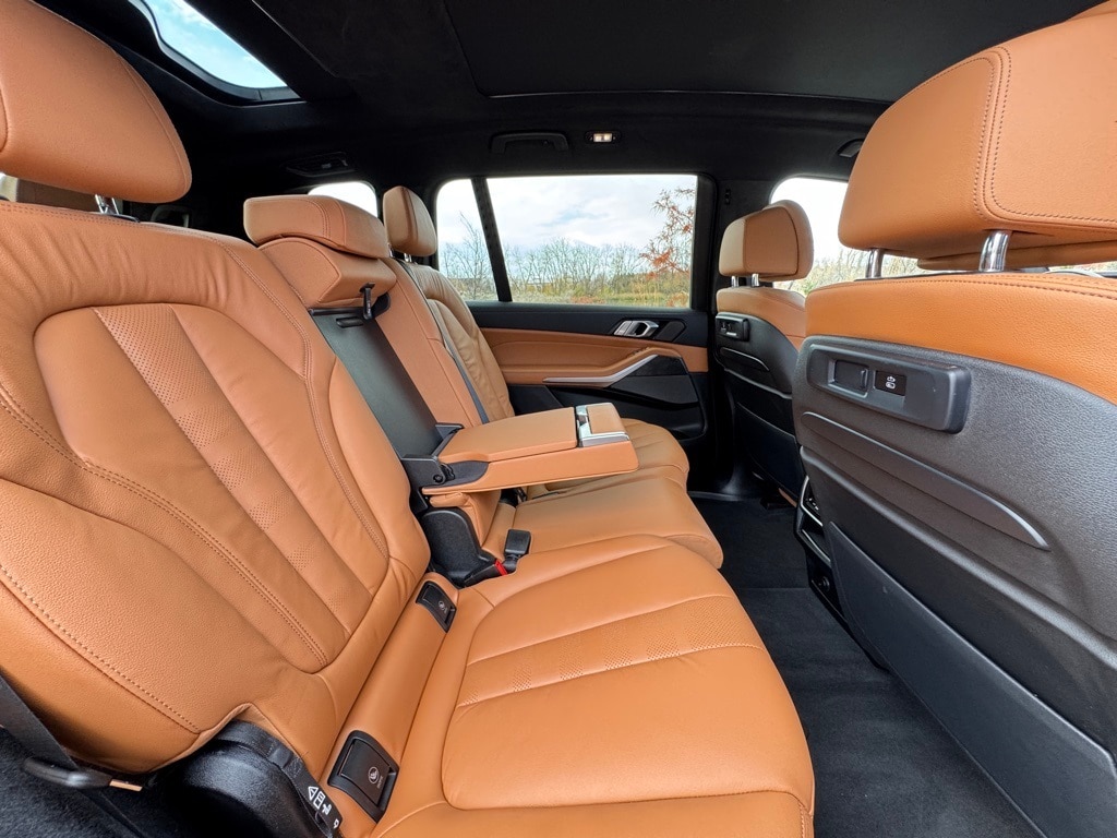 2022 BMW X7 - Image 25