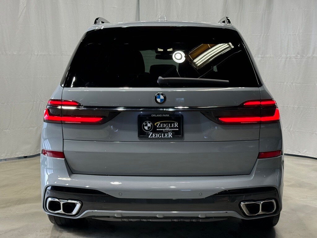 2025 BMW X7 - Image 6
