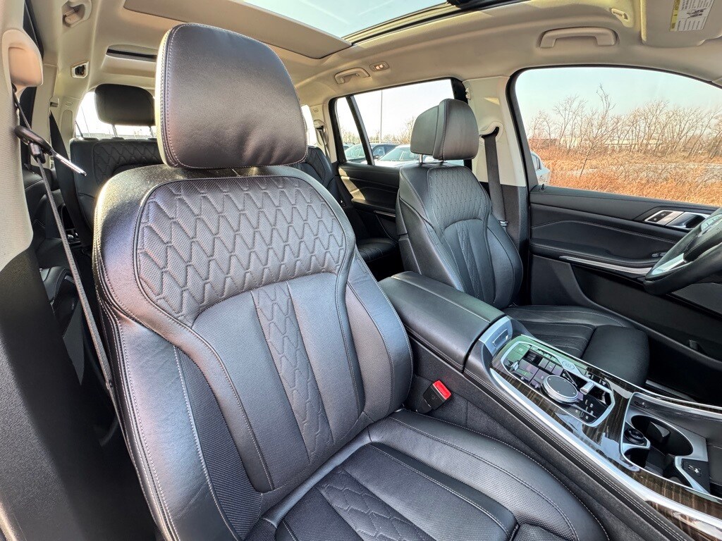2024 BMW X7 - Image 31