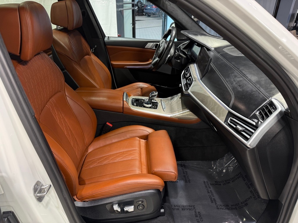 2022 BMW X7 - Image 30