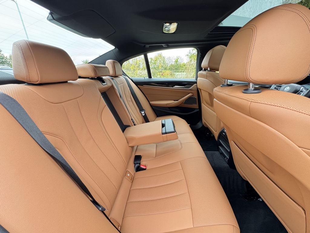 2023 BMW 530E - Image 26