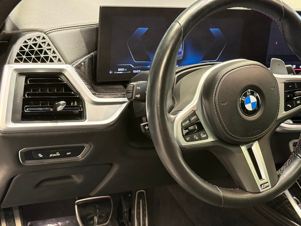 2025 BMW X7 - Image 14
