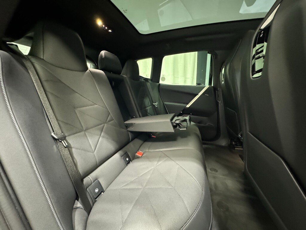 2025 BMW IX - Image 28