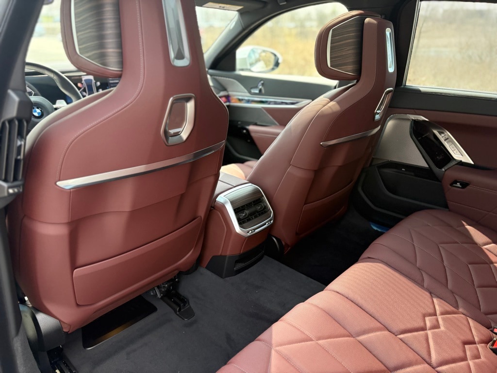 2025 BMW 760I - Image 19
