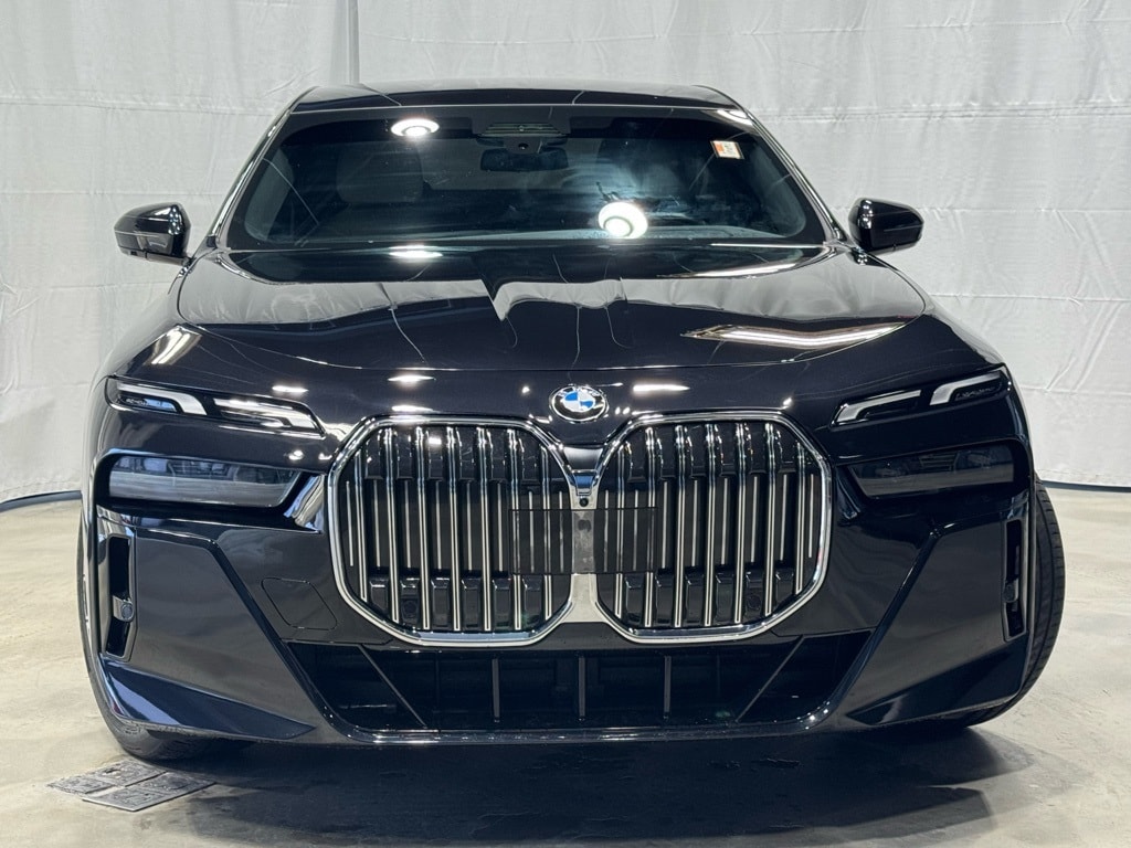 2023 BMW 740I - Image 2