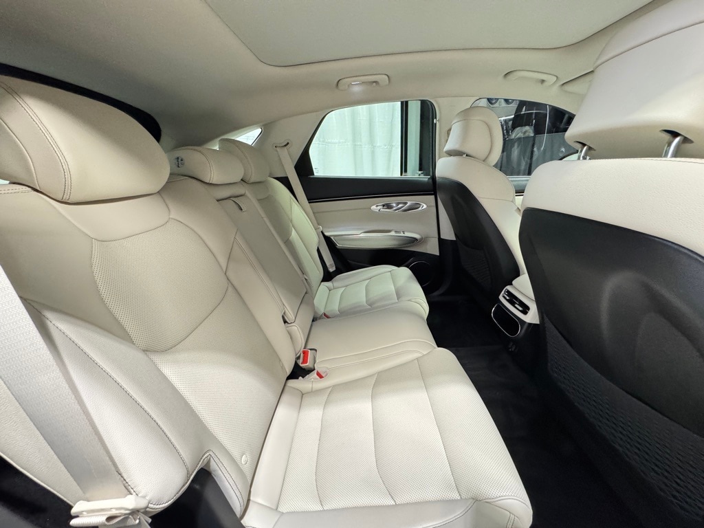 2024 GENESIS GV70 - Image 25