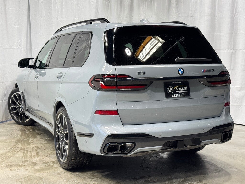 2025 BMW X7 - Image 4