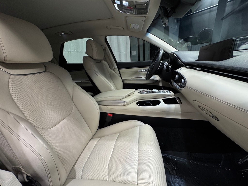 2024 GENESIS GV70 - Image 28